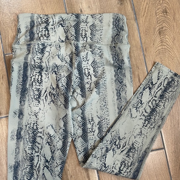 Active workout set - Picture 3 of 4